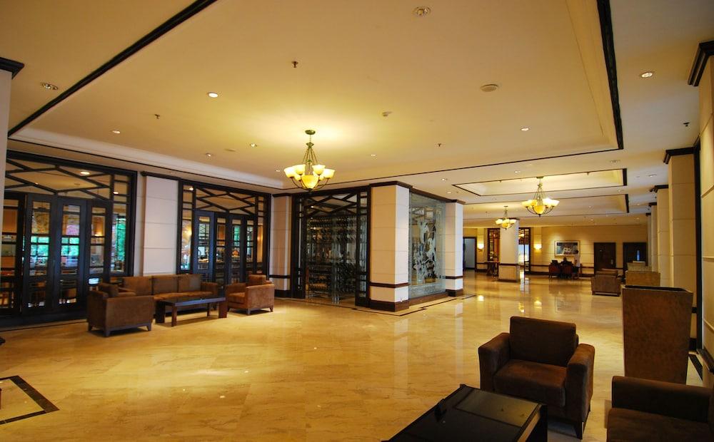 Le Grandeur Hotel Balikpapan Extérieur photo
