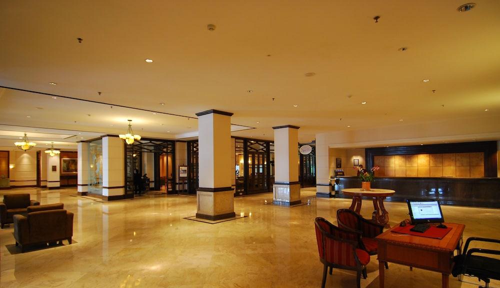 Le Grandeur Hotel Balikpapan Extérieur photo