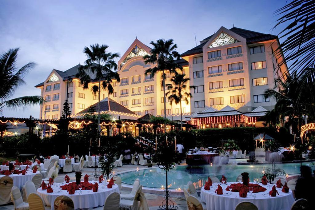 Le Grandeur Hotel Balikpapan Extérieur photo
