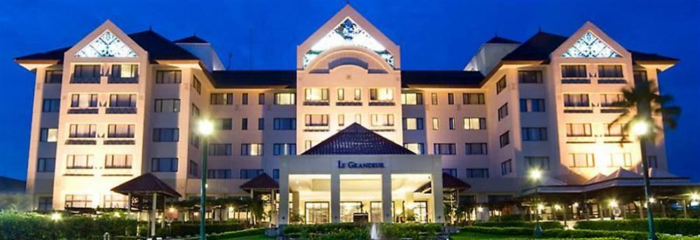 Le Grandeur Hotel Balikpapan Extérieur photo