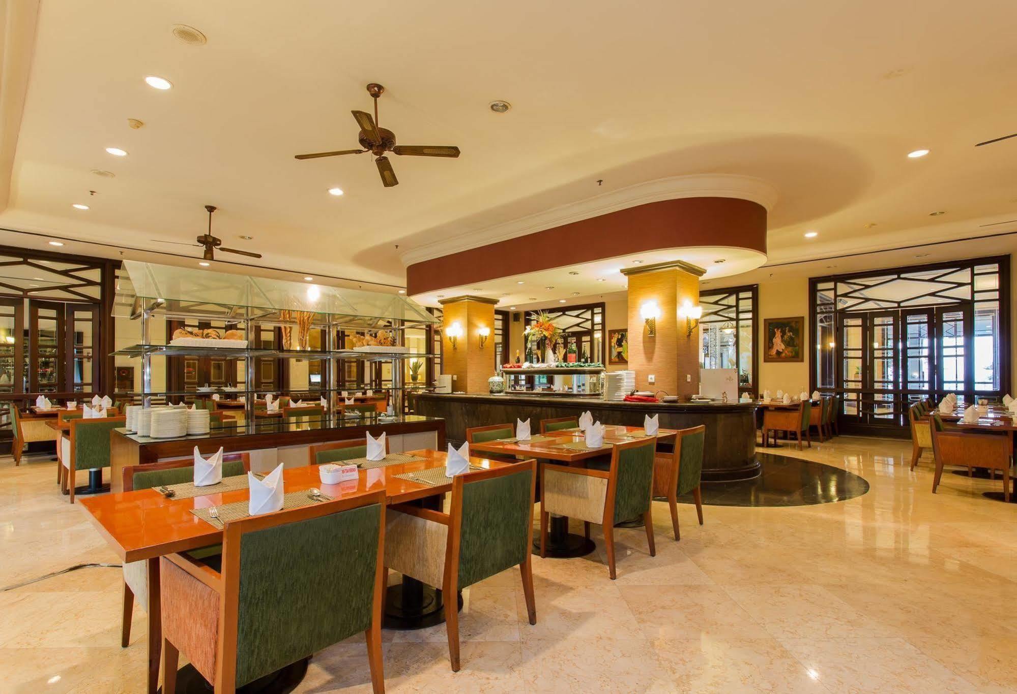 Le Grandeur Hotel Balikpapan Extérieur photo