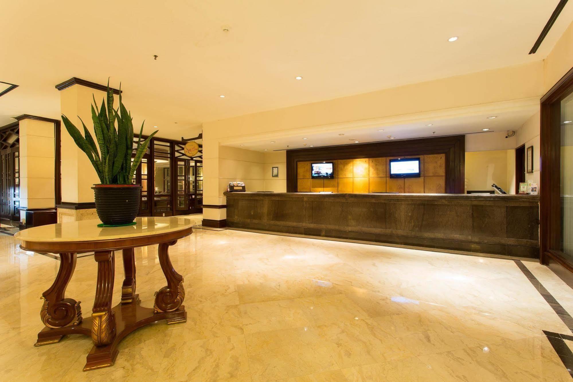 Le Grandeur Hotel Balikpapan Extérieur photo