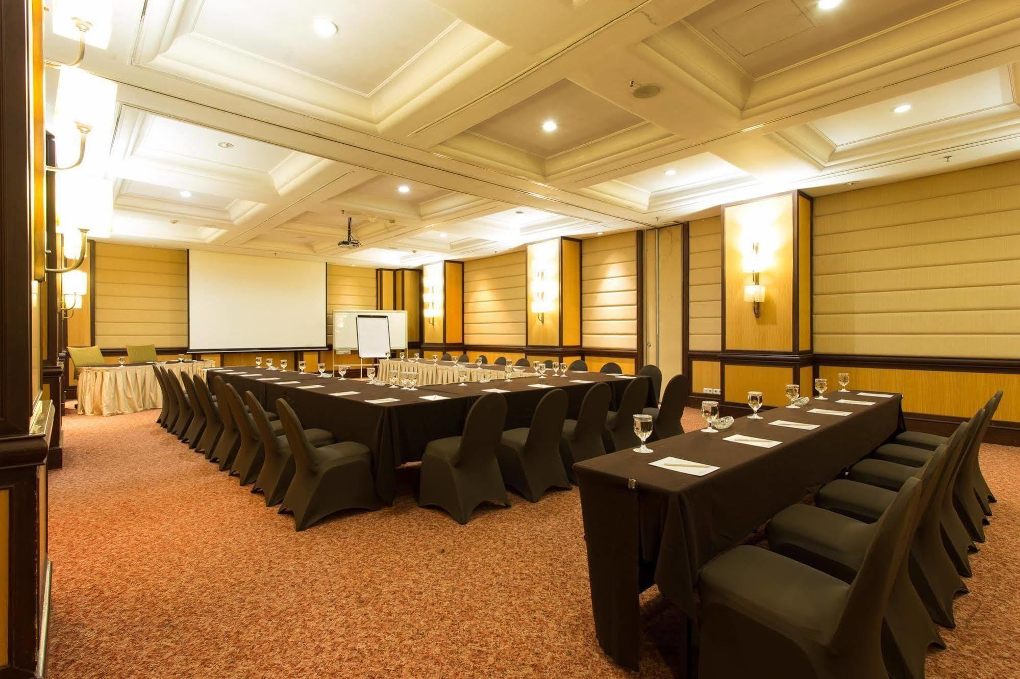 Le Grandeur Hotel Balikpapan Extérieur photo